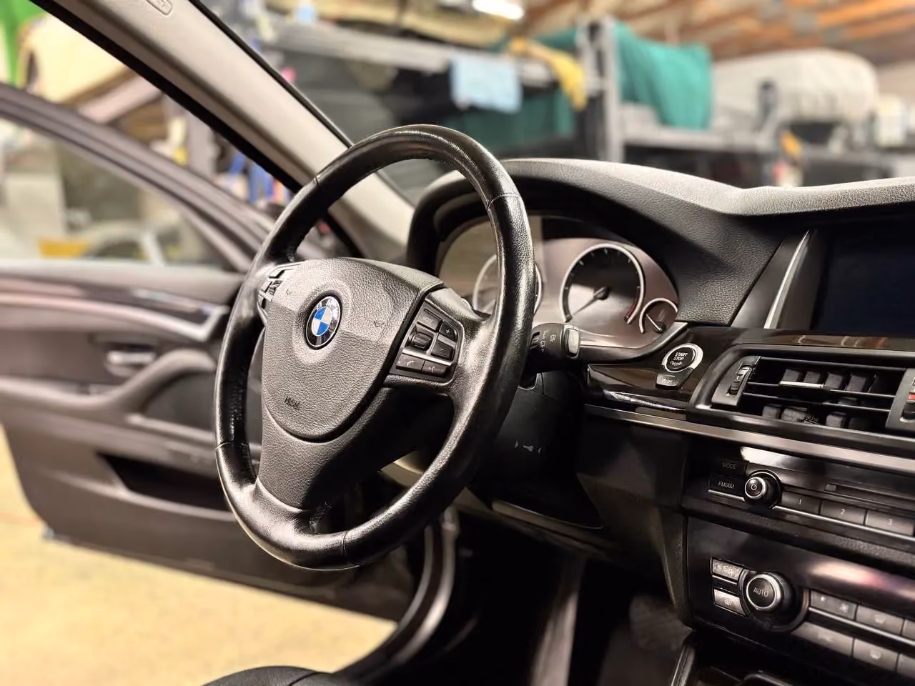 2014 BMW 5 Series 535d xDrive Sedan 4D — photo 16 of 73