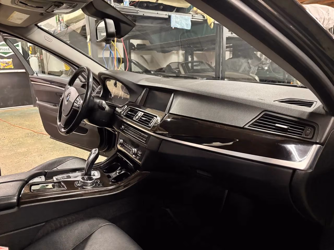 2014 BMW 5 Series 535d xDrive Sedan 4D — photo 29 of 73