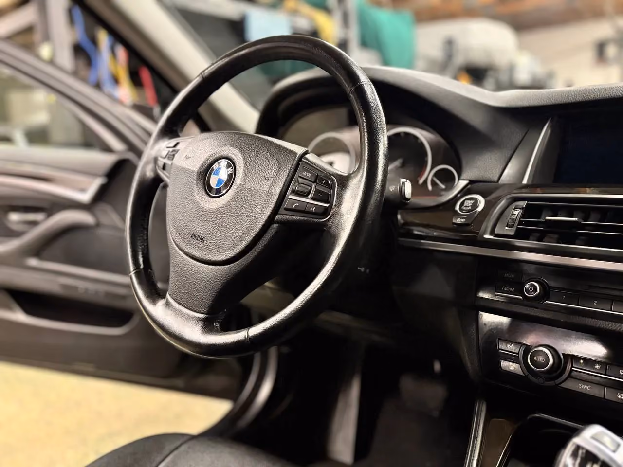 2014 BMW 5 Series 535d xDrive Sedan 4D — photo 18 of 73