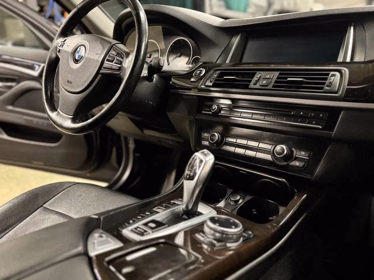 2014 BMW 5 Series 535d xDrive Sedan 4D — photo 19 of 73