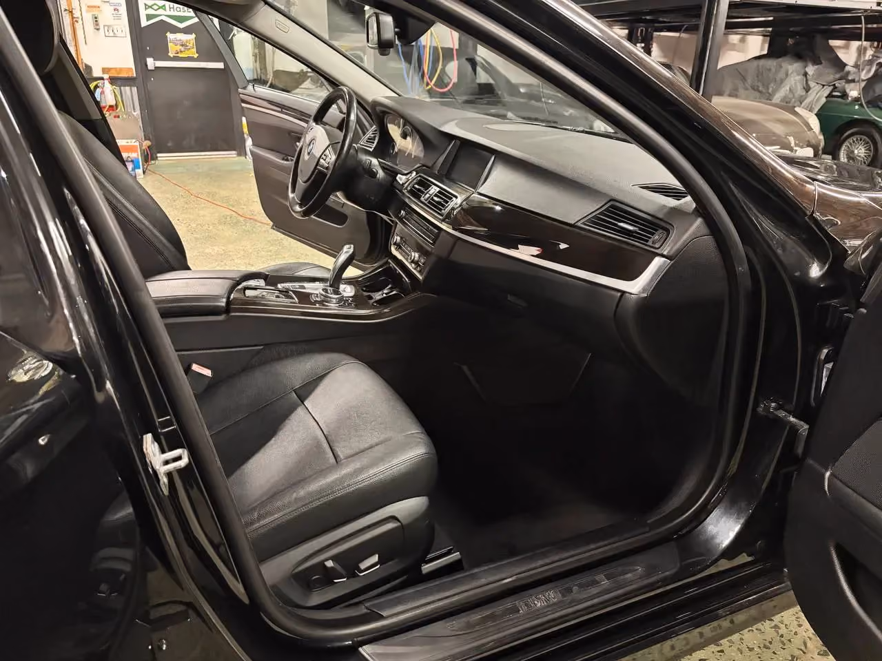 2014 BMW 5 Series 535d xDrive Sedan 4D — photo 35 of 73
