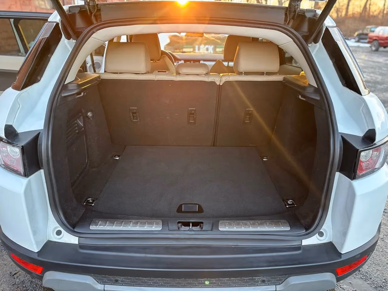2015 Land Rover Range Rover Evoque Pure Plus Sport Utility 4D — photo 28 of 31