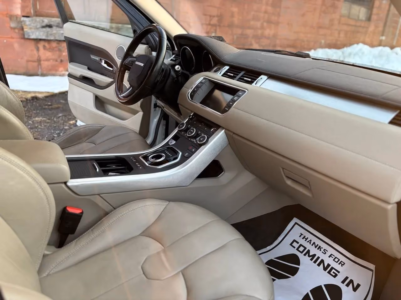 2015 Land Rover Range Rover Evoque Pure Plus Sport Utility 4D — photo 19 of 31