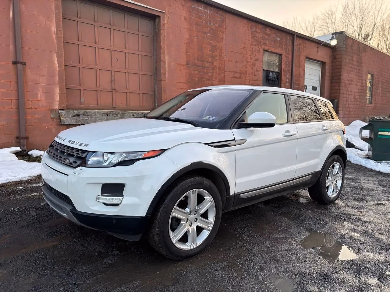 2015 Land Rover Range Rover Evoque Pure Plus Sport Utility 4D — photo 6 of 31