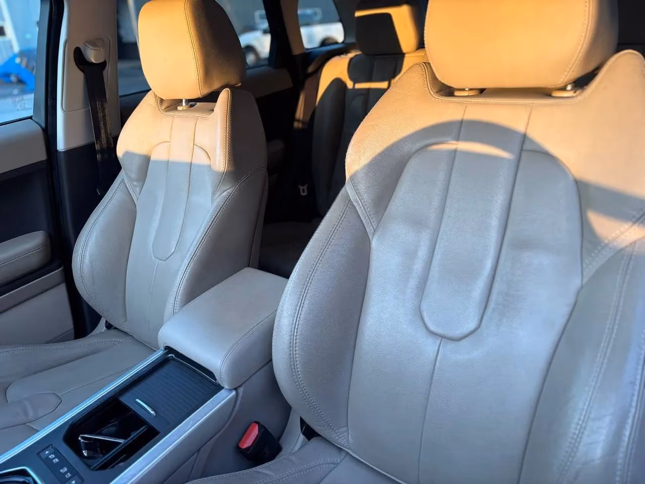 2015 Land Rover Range Rover Evoque Pure Plus Sport Utility 4D — photo 14 of 31