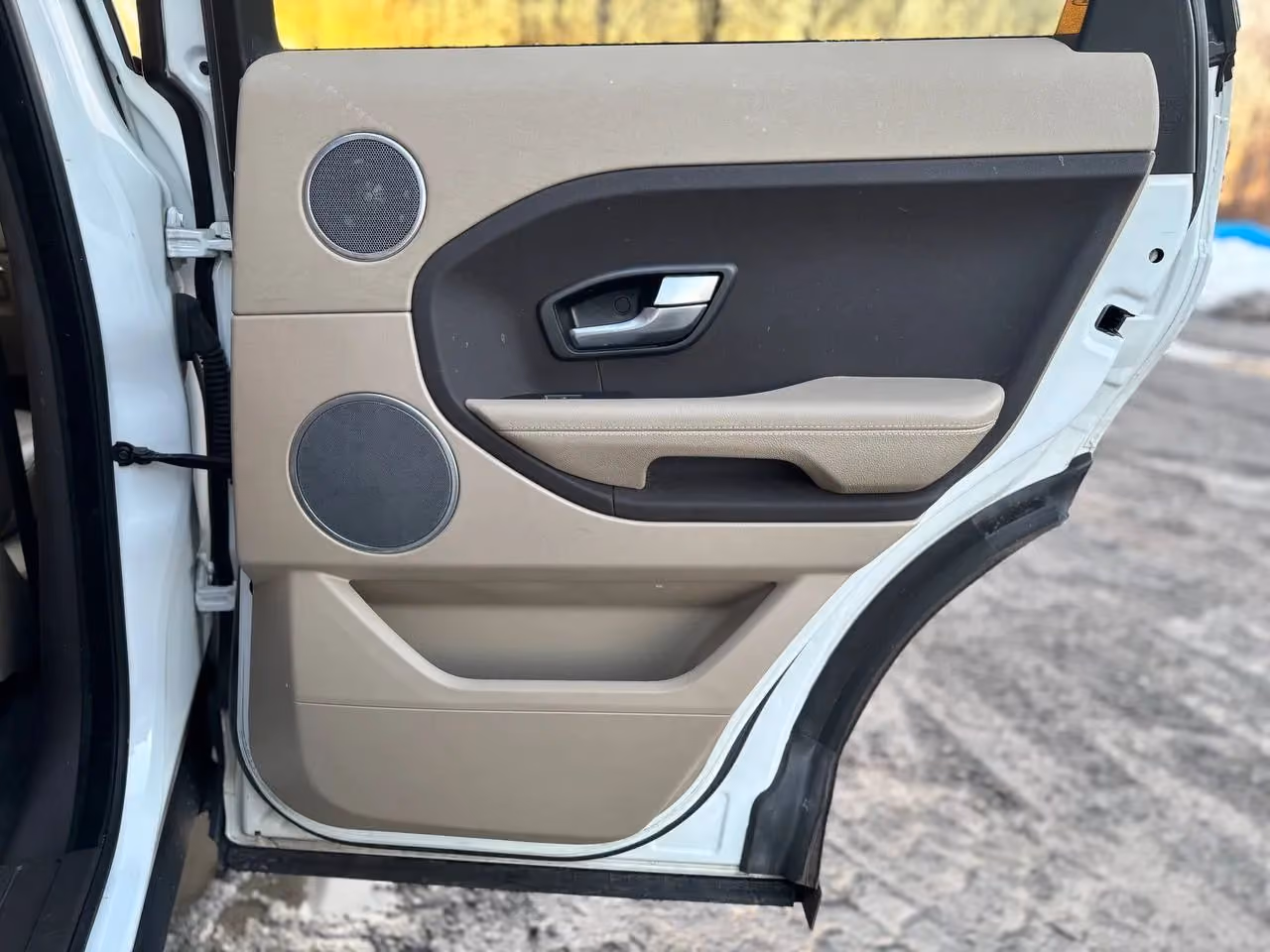 2015 Land Rover Range Rover Evoque Pure Plus Sport Utility 4D — photo 23 of 31