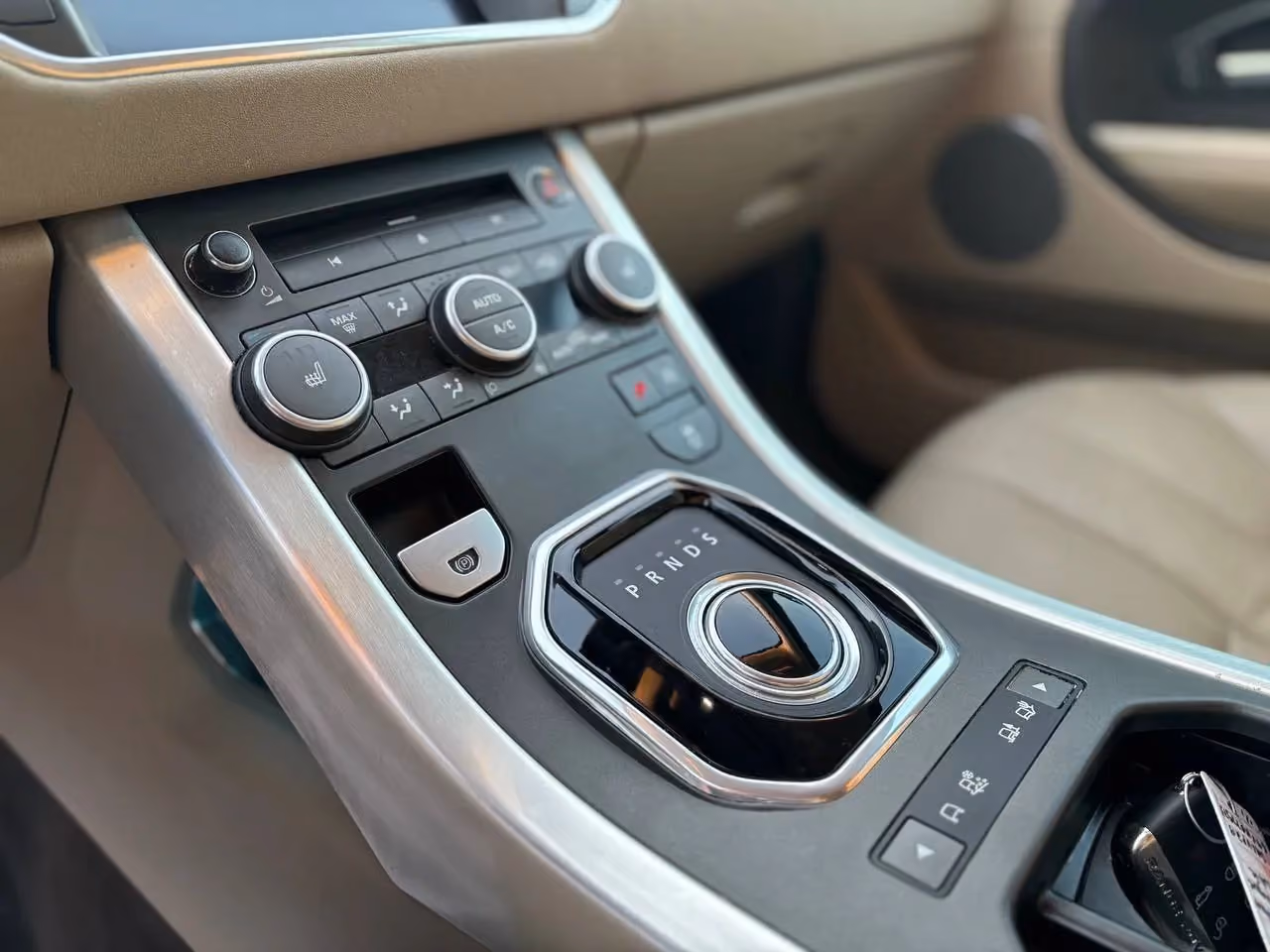 2015 Land Rover Range Rover Evoque Pure Plus Sport Utility 4D — photo 18 of 31