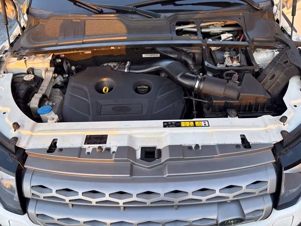 2015 Land Rover Range Rover Evoque Pure Plus Sport Utility 4D — photo 11 of 31