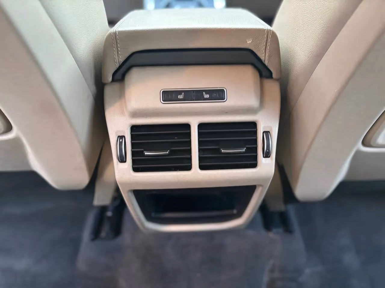 2015 Land Rover Range Rover Evoque Pure Plus Sport Utility 4D — photo 27 of 31