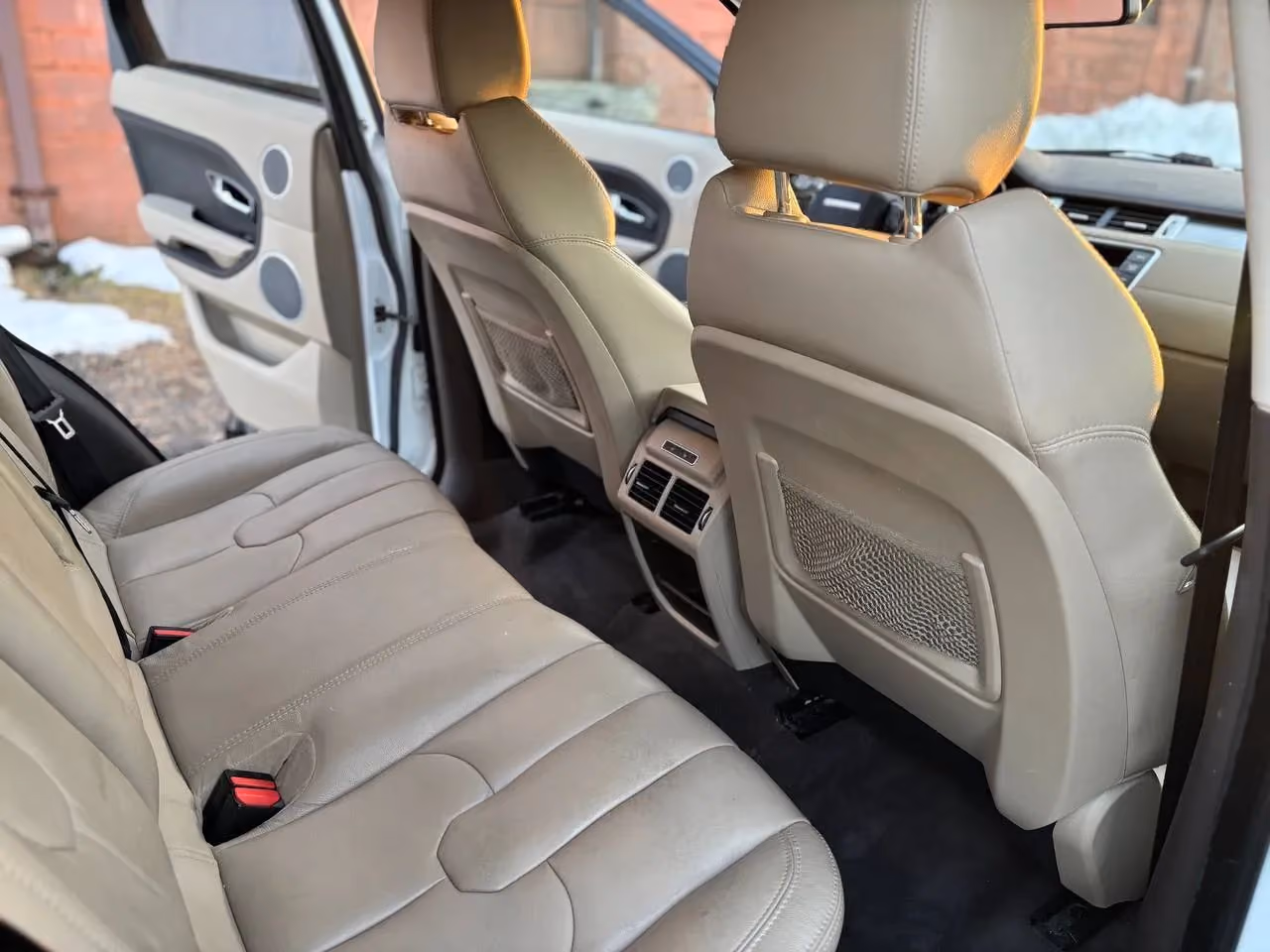 2015 Land Rover Range Rover Evoque Pure Plus Sport Utility 4D — photo 25 of 31
