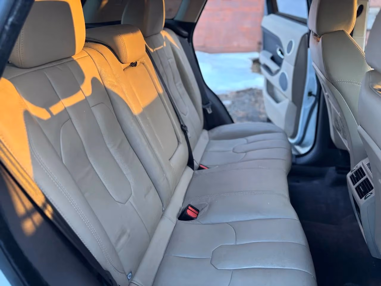 2015 Land Rover Range Rover Evoque Pure Plus Sport Utility 4D — photo 26 of 31