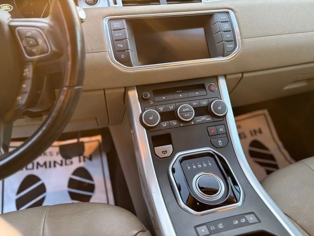 2015 Land Rover Range Rover Evoque Pure Plus Sport Utility 4D — photo 16 of 31