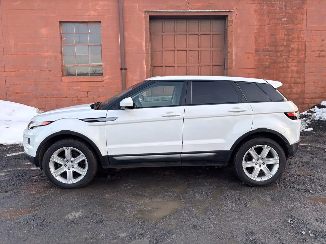 2015 Land Rover Range Rover Evoque Pure Plus Sport Utility 4D — photo 1 of 31