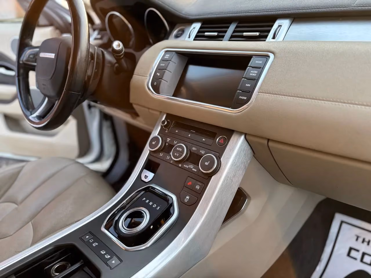 2015 Land Rover Range Rover Evoque Pure Plus Sport Utility 4D — photo 22 of 31