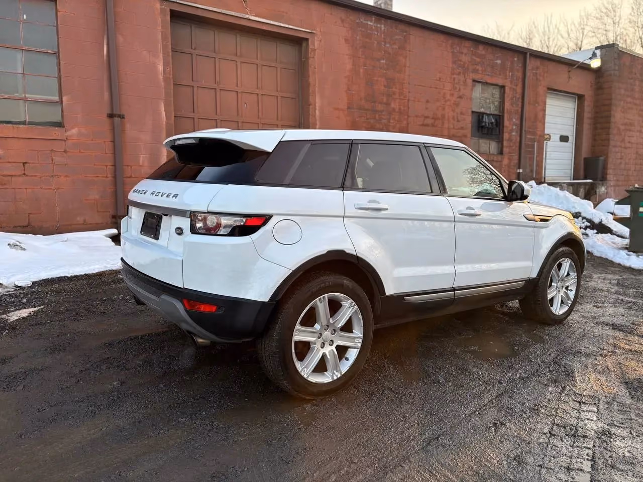 2015 Land Rover Range Rover Evoque Pure Plus Sport Utility 4D — photo 4 of 31
