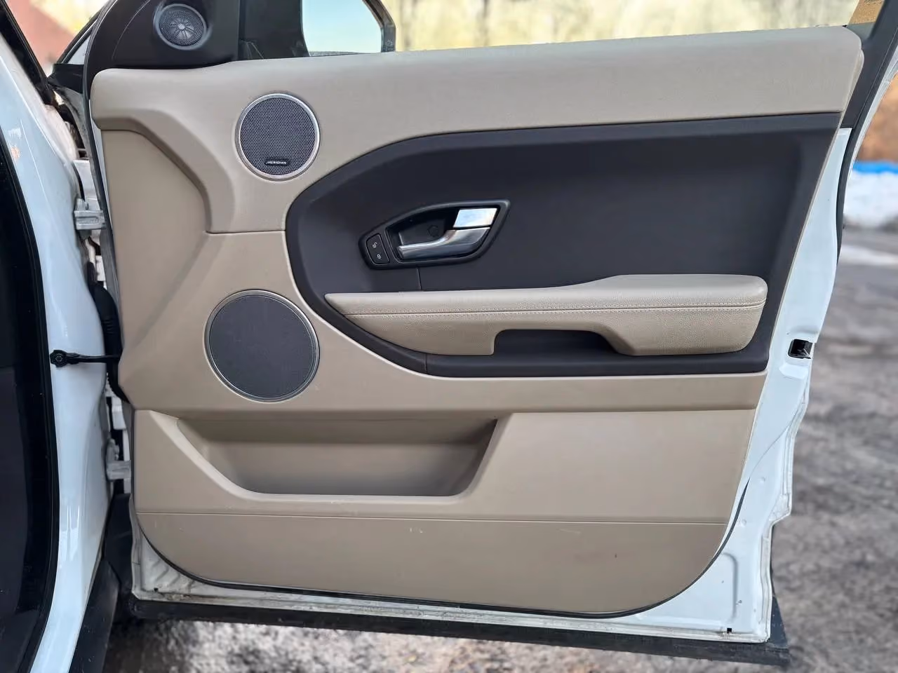 2015 Land Rover Range Rover Evoque Pure Plus Sport Utility 4D — photo 21 of 31