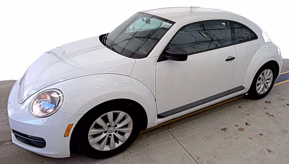 2015 Volkswagen Beetle 1.8T Classic Hatchback 2D — photo 1 of 4
