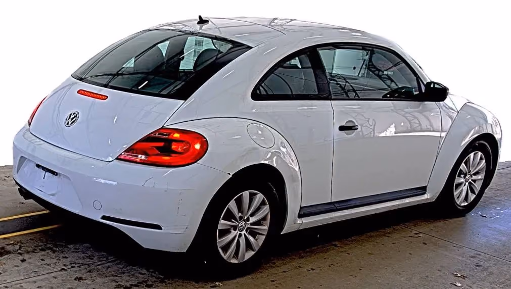 2015 Volkswagen Beetle 1.8T Classic Hatchback 2D — photo 3 of 4