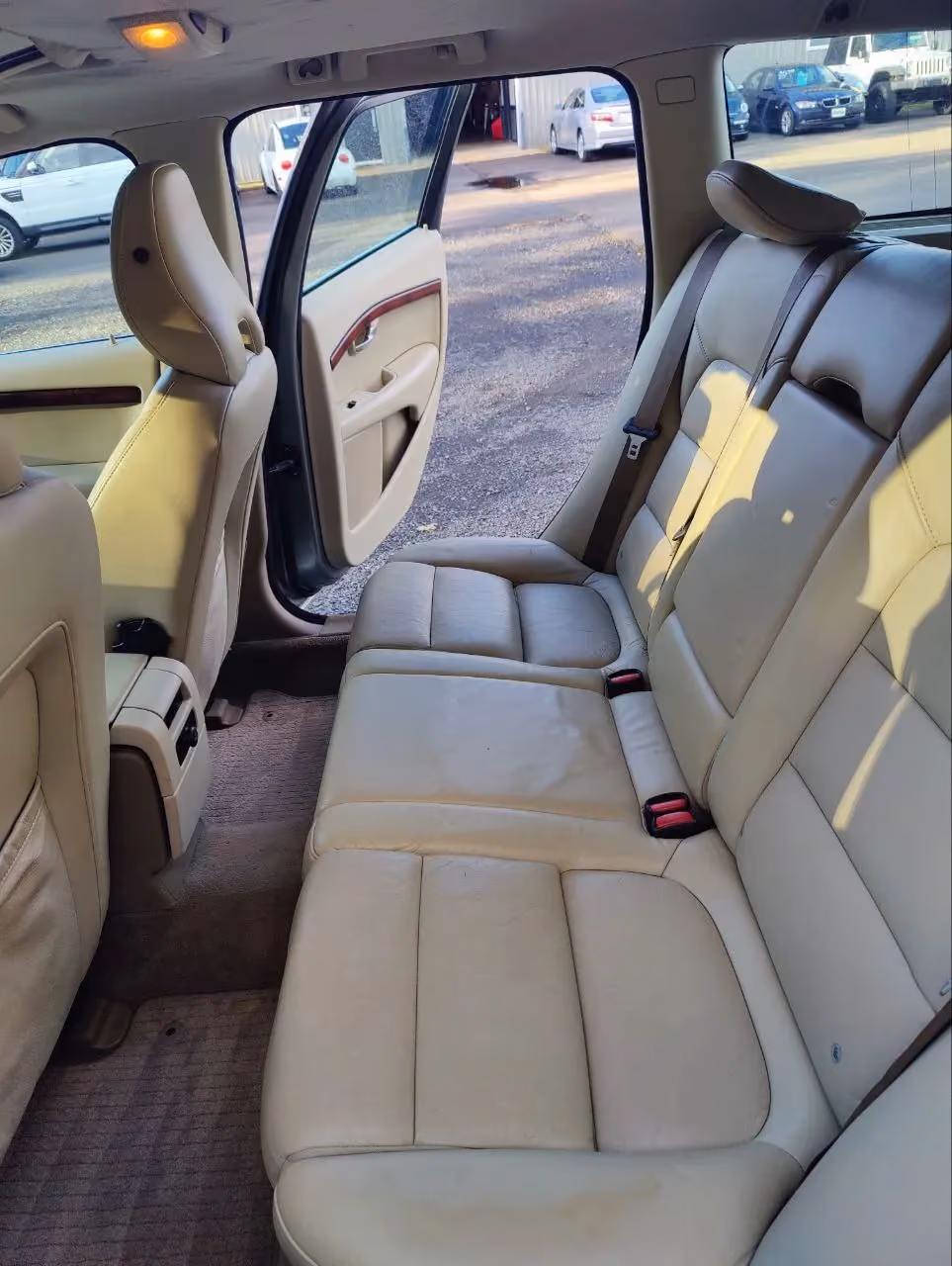 2008 Volvo V70 3.2 Wagon 4D — photo 13 of 34