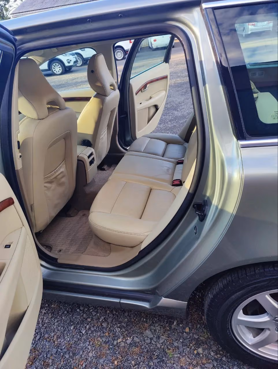 2008 Volvo V70 3.2 Wagon 4D — photo 14 of 34