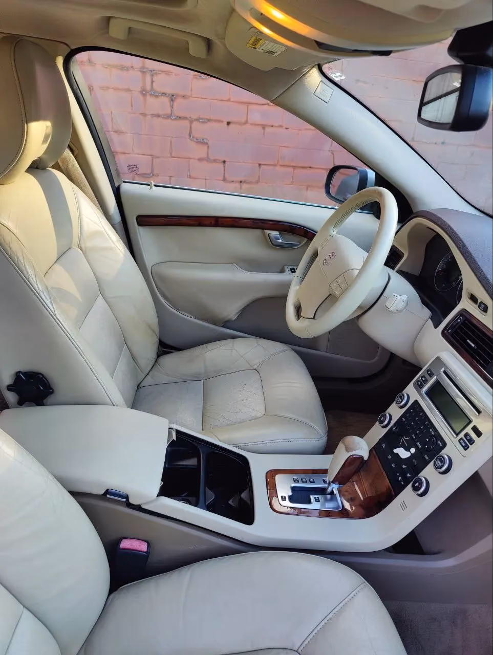 2008 Volvo V70 3.2 Wagon 4D — photo 9 of 34