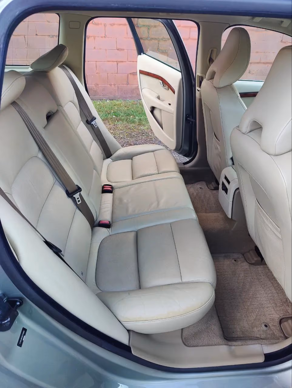 2008 Volvo V70 3.2 Wagon 4D — photo 11 of 34