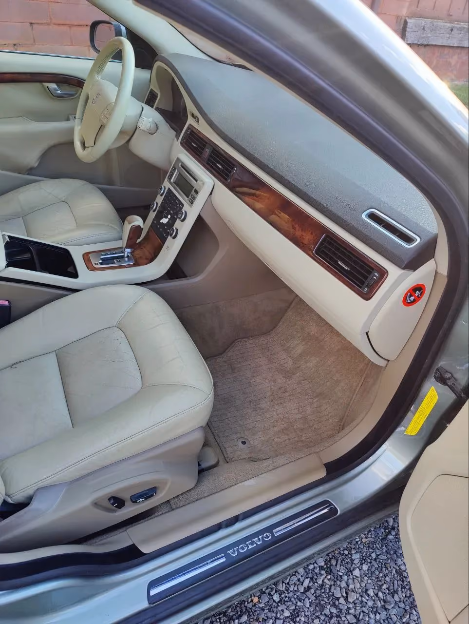 2008 Volvo V70 3.2 Wagon 4D — photo 10 of 34