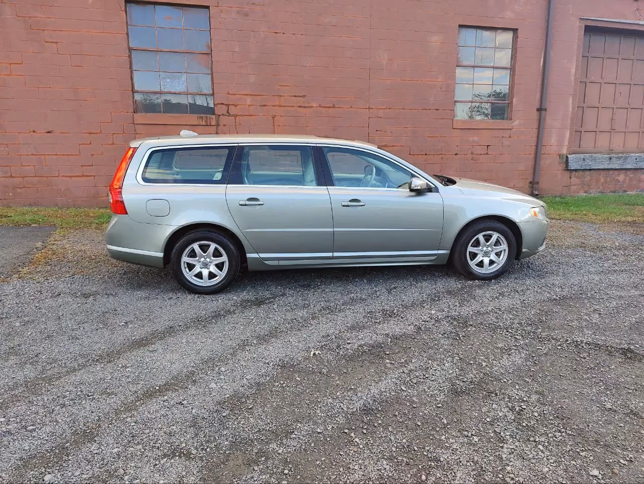 2008 Volvo V70 3.2 Wagon 4D — photo 19 of 34