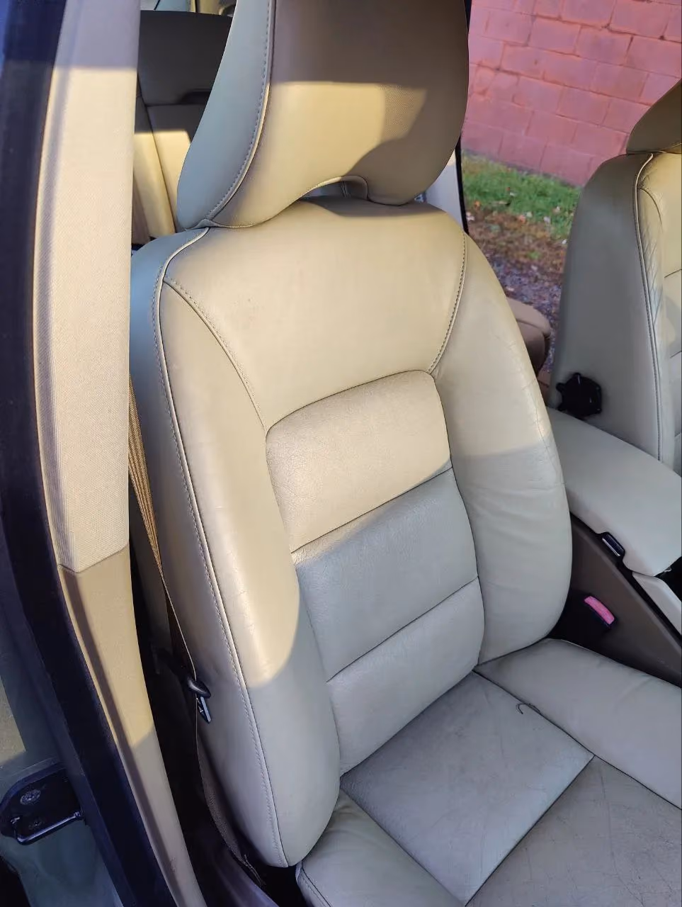 2008 Volvo V70 3.2 Wagon 4D — photo 8 of 34