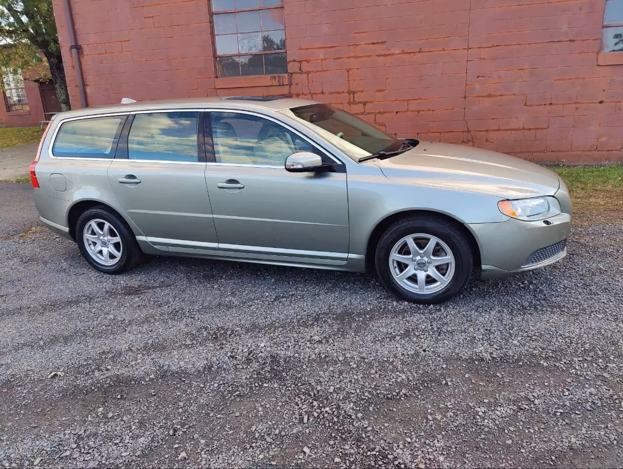 2008 Volvo V70 3.2 Wagon 4D — photo 18 of 34