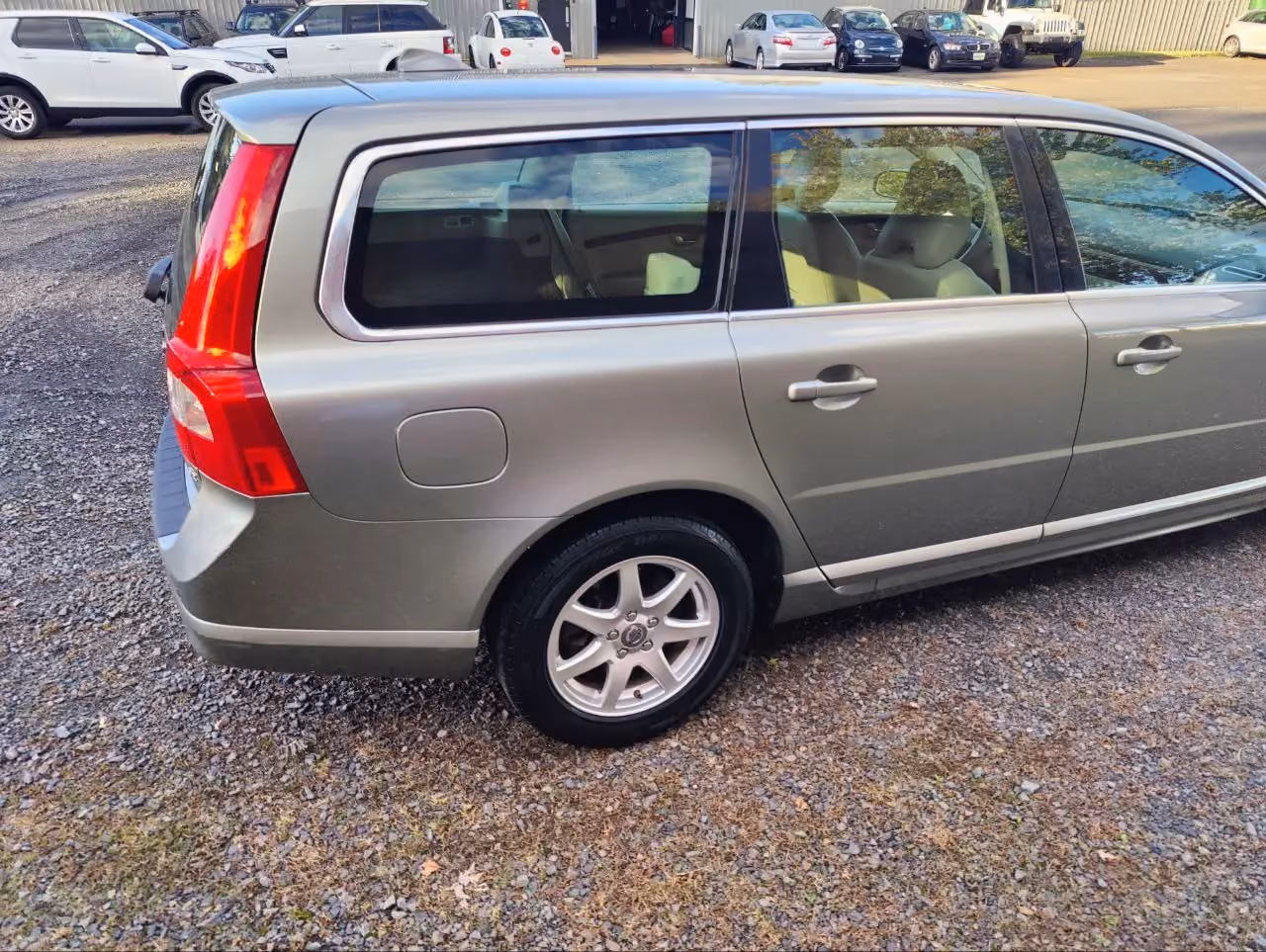 2008 Volvo V70 3.2 Wagon 4D — photo 20 of 34
