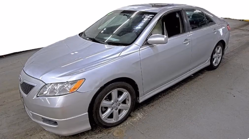 2008 Toyota Camry SE Sedan 4D — photo 1 of 1