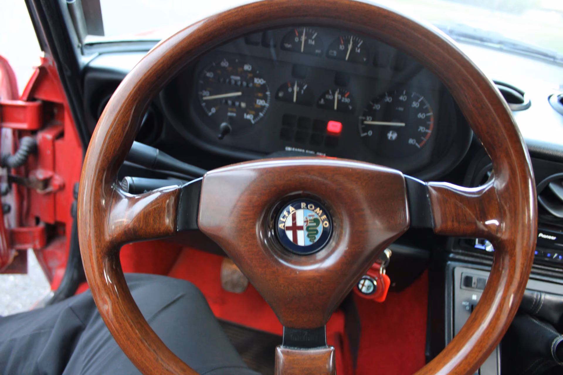 1989 Alfa Romeo Spider — photo 40 of 43