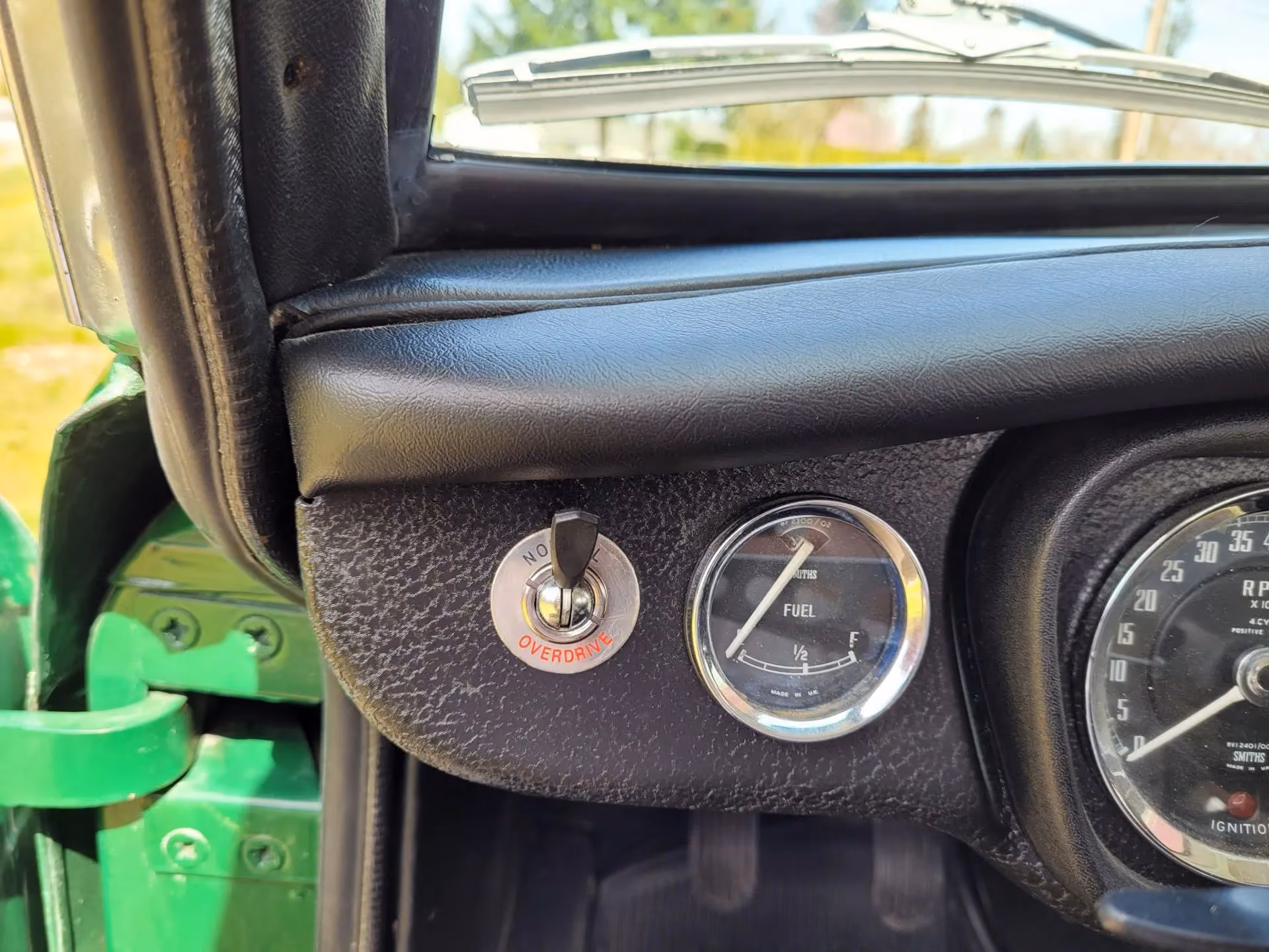 1967 MG MGB GT — photo 5 of 20