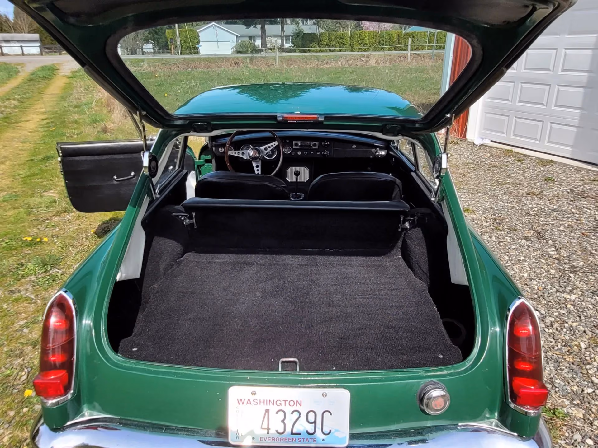 1967 MG MGB GT — photo 7 of 20