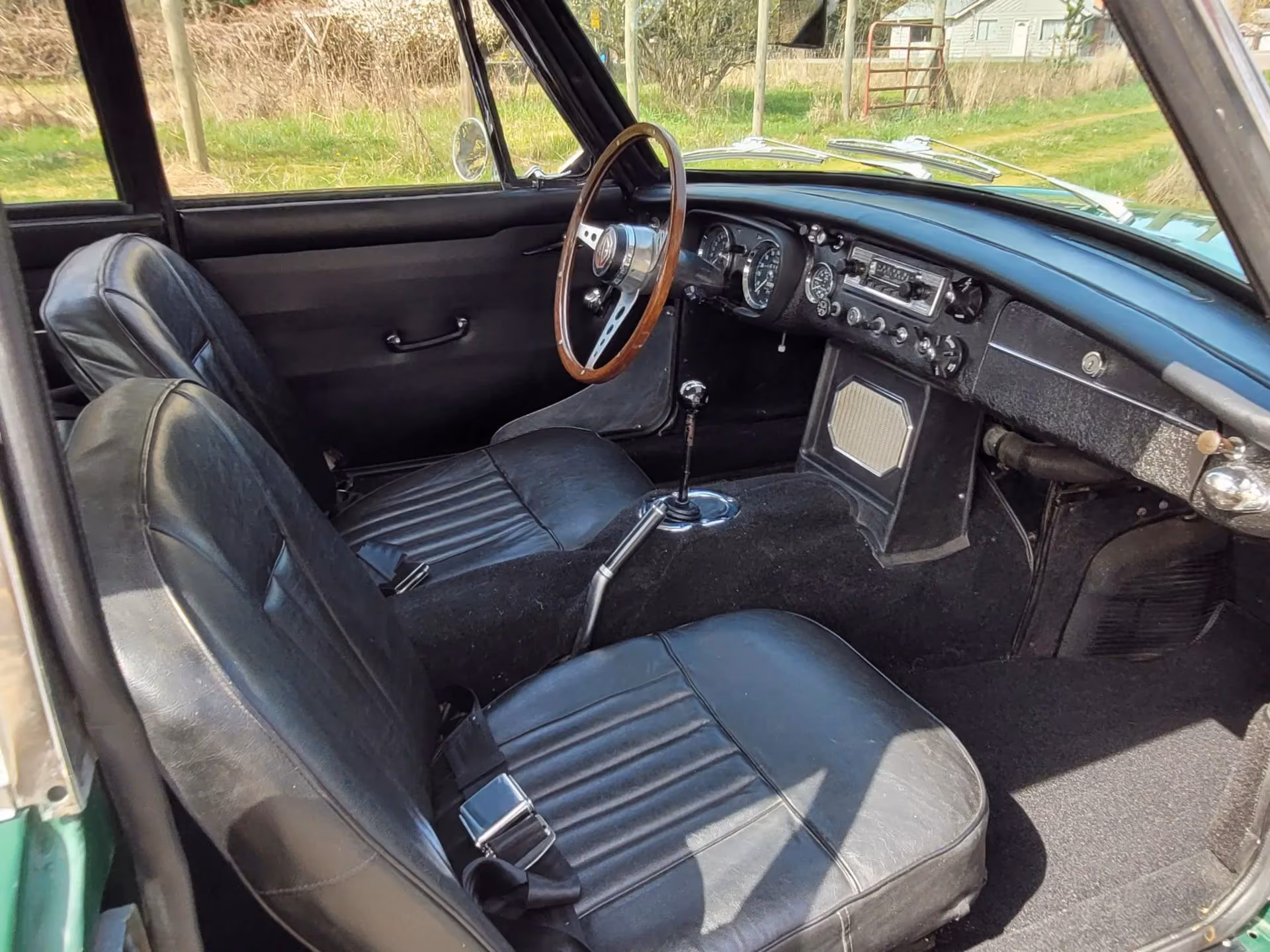 1967 MG MGB GT — photo 6 of 20