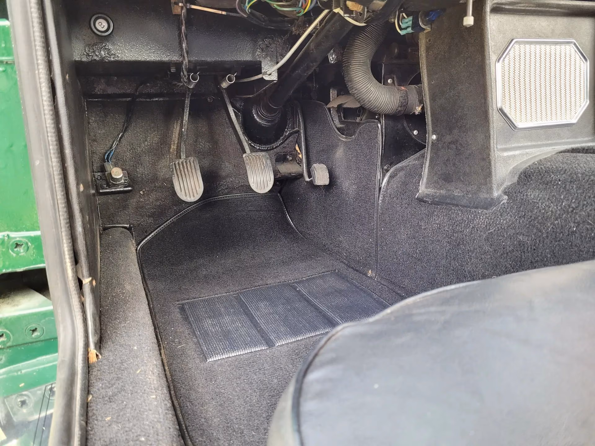 1967 MG MGB GT — photo 9 of 20