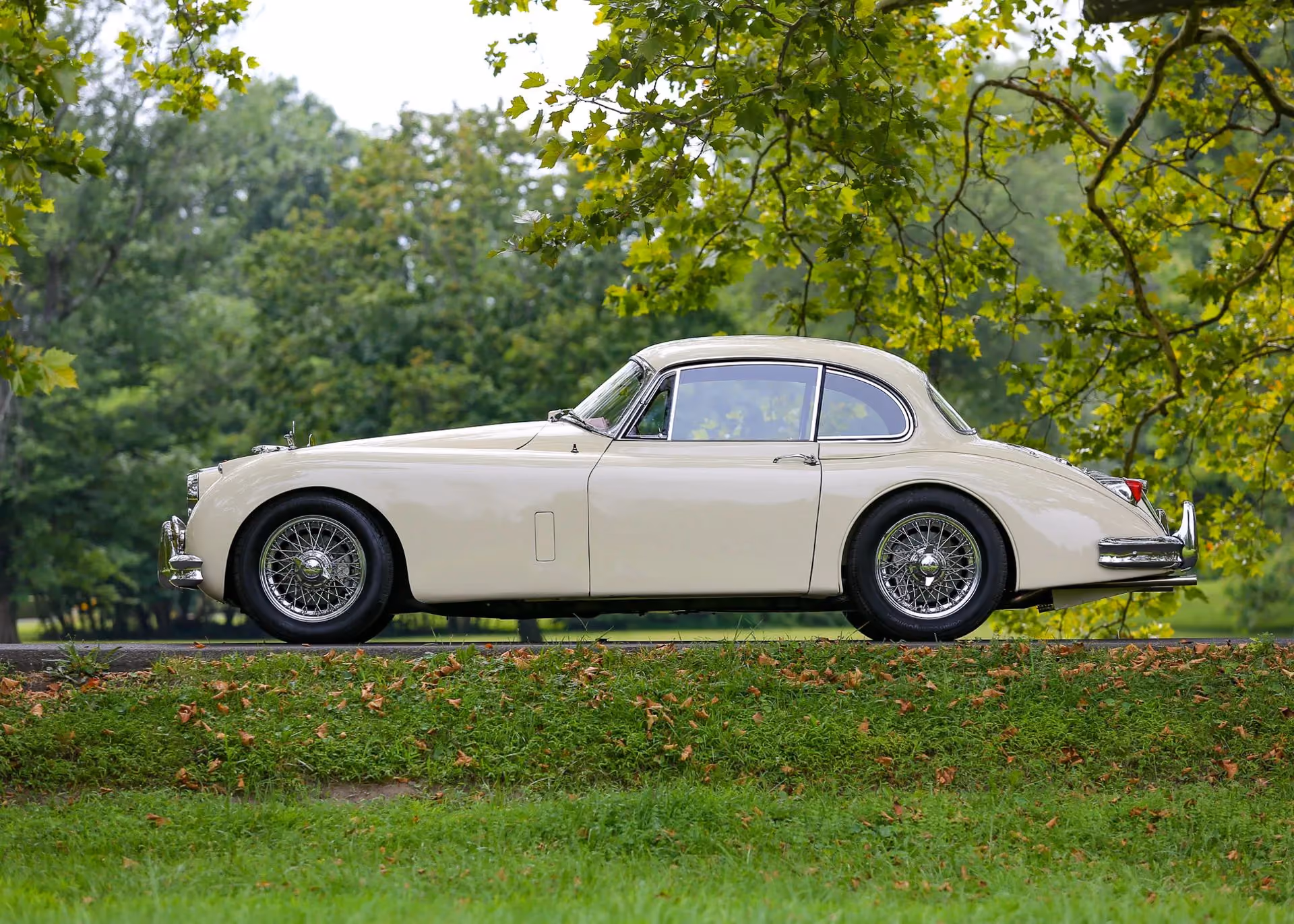 1958 Jaguar XK150 — photo 5 of 13