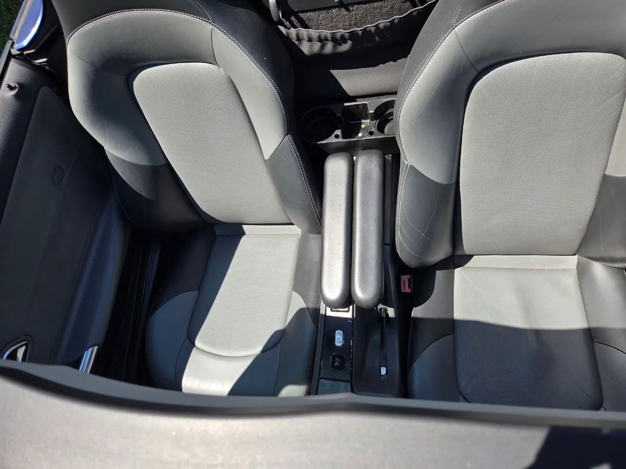 2005 Chrysler Crossfire Limited Roadster 2D — photo 20 of 73