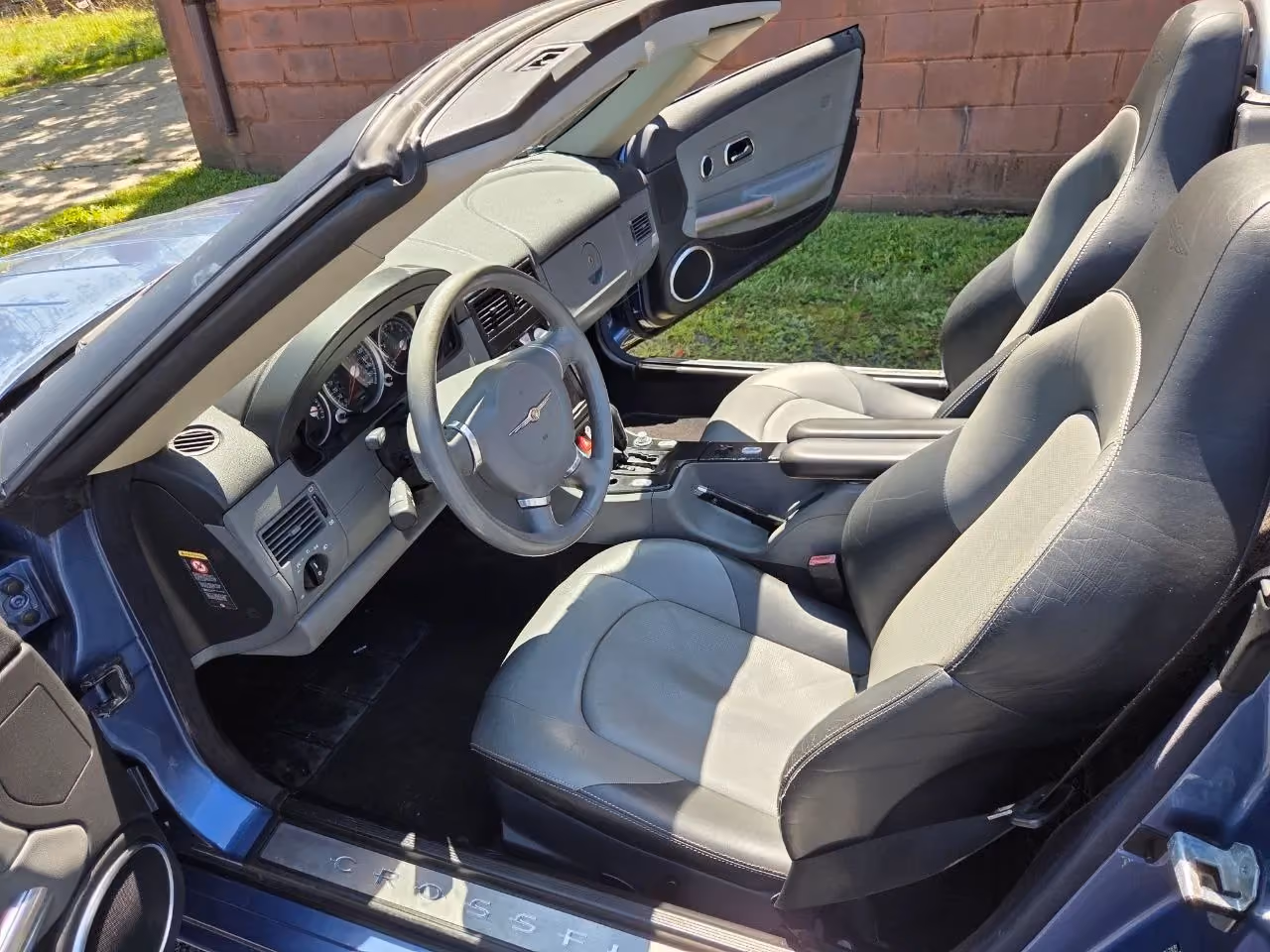 2005 Chrysler Crossfire Limited Roadster 2D — photo 31 of 73