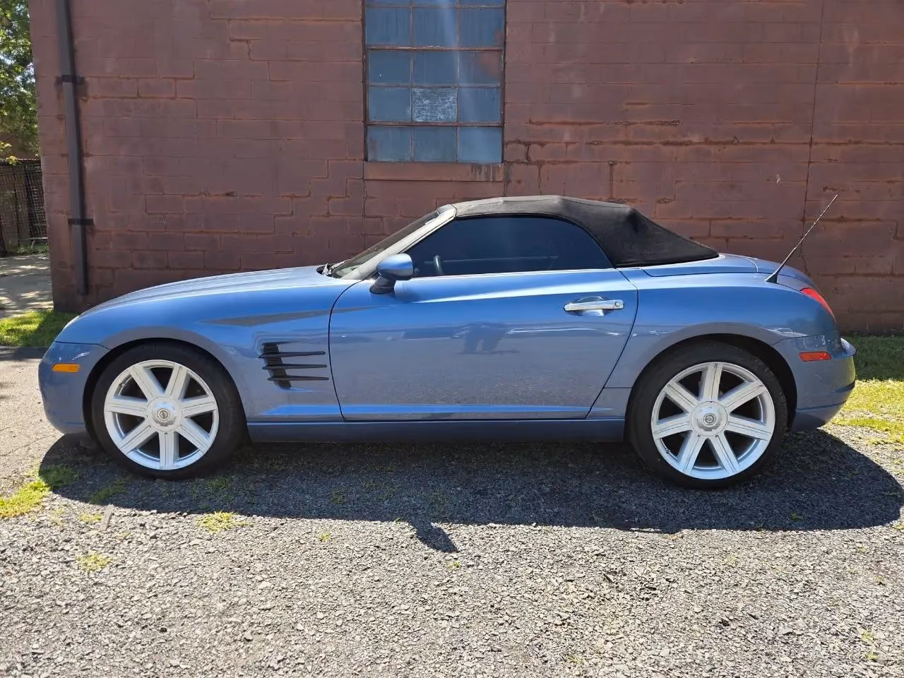 2005 Chrysler Crossfire Limited Roadster 2D — photo 15 of 73