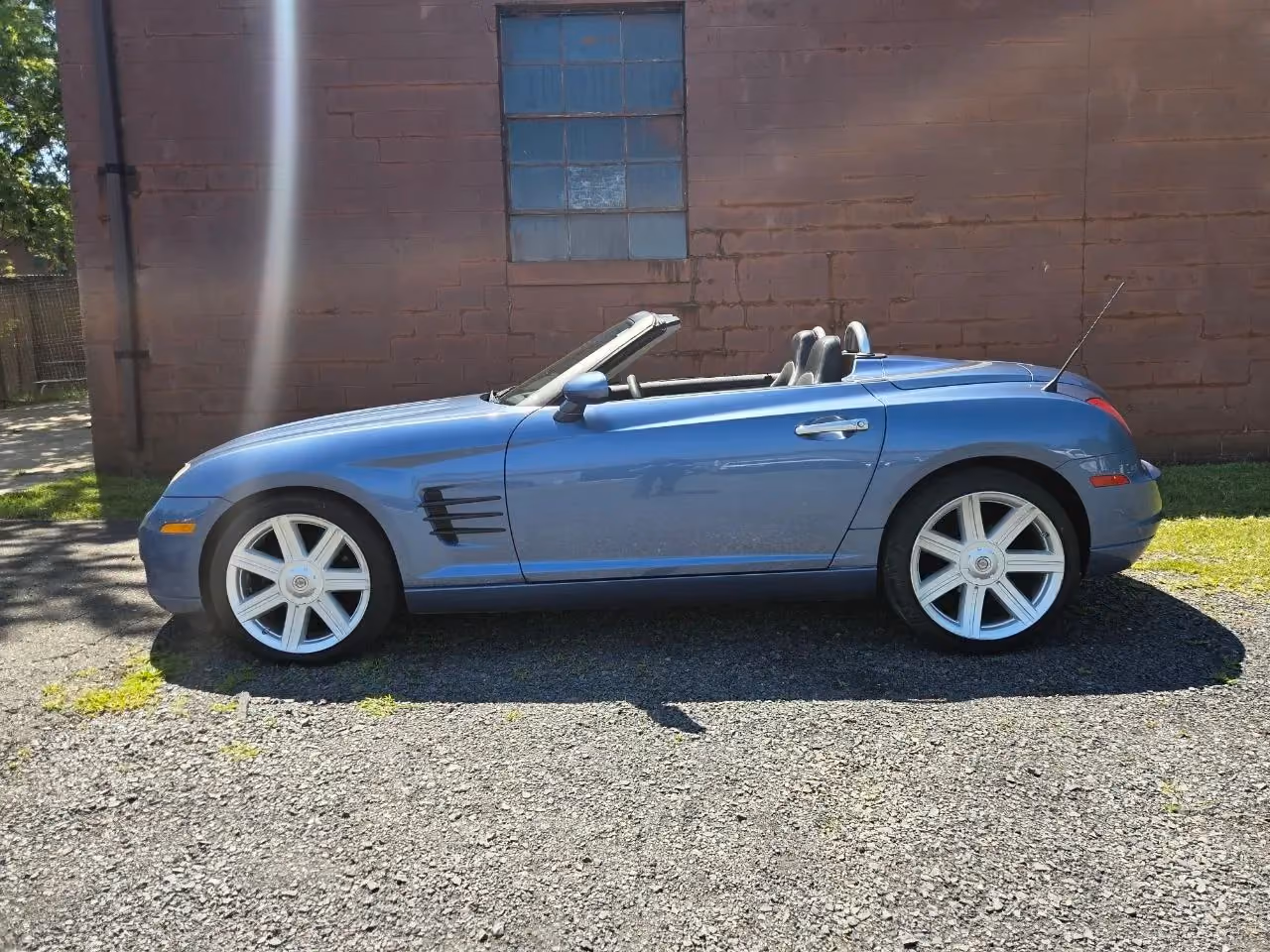 2005 Chrysler Crossfire Limited Roadster 2D — photo 2 of 73