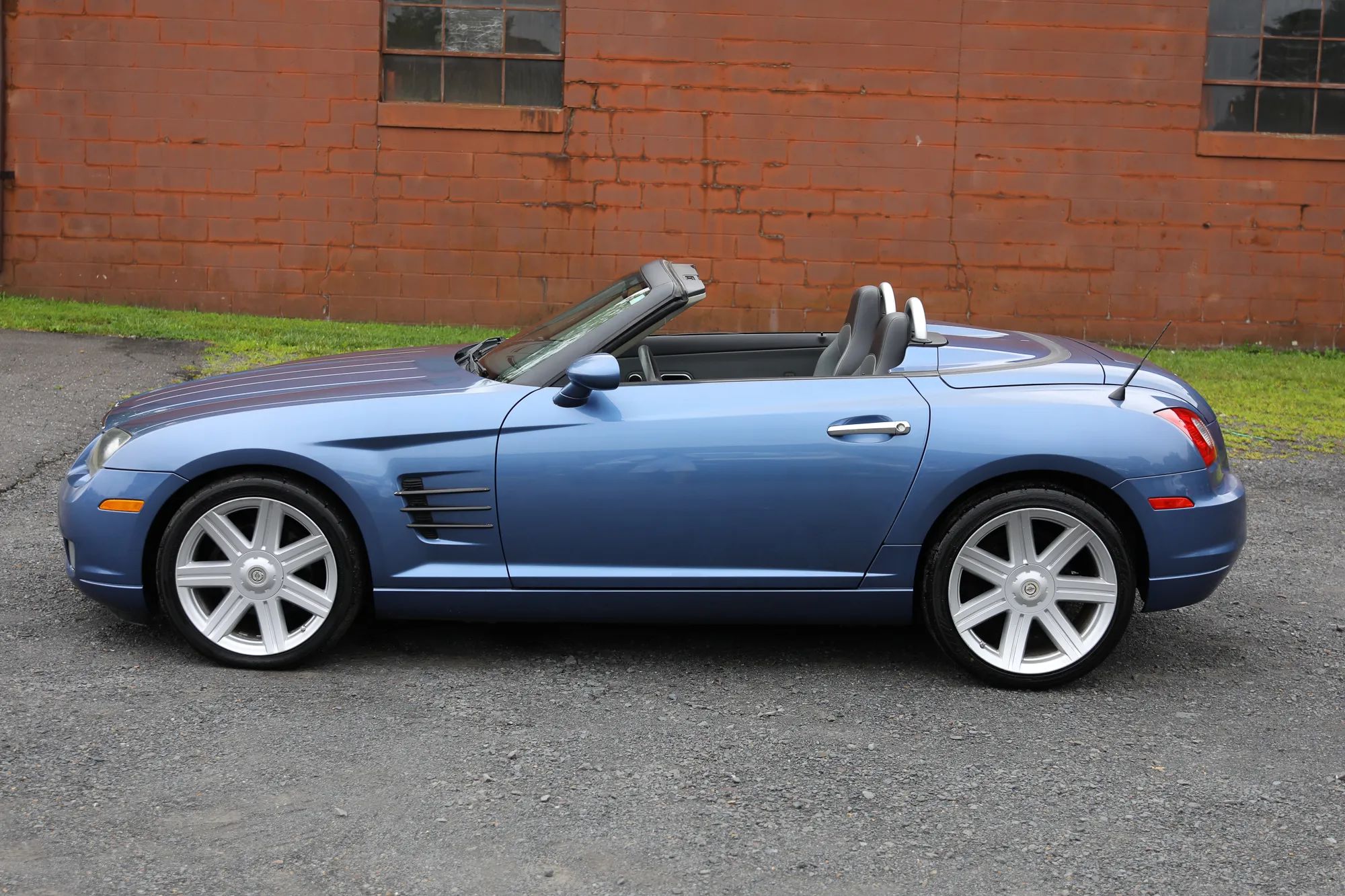 2005 Chrysler Crossfire Limited Roadster 2D — photo 48 of 73