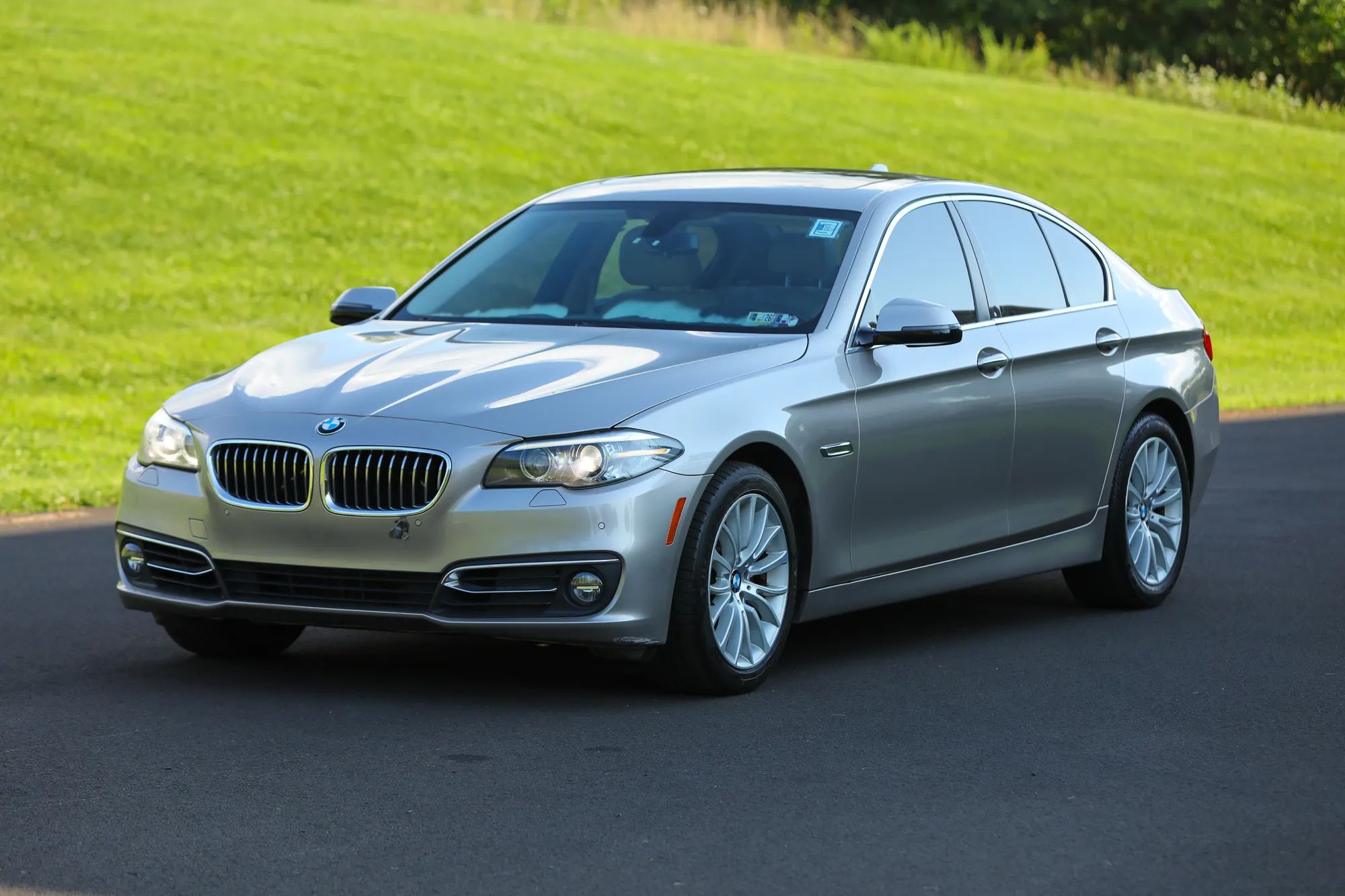 2016 BMW 5 Series — photo 2 of 18