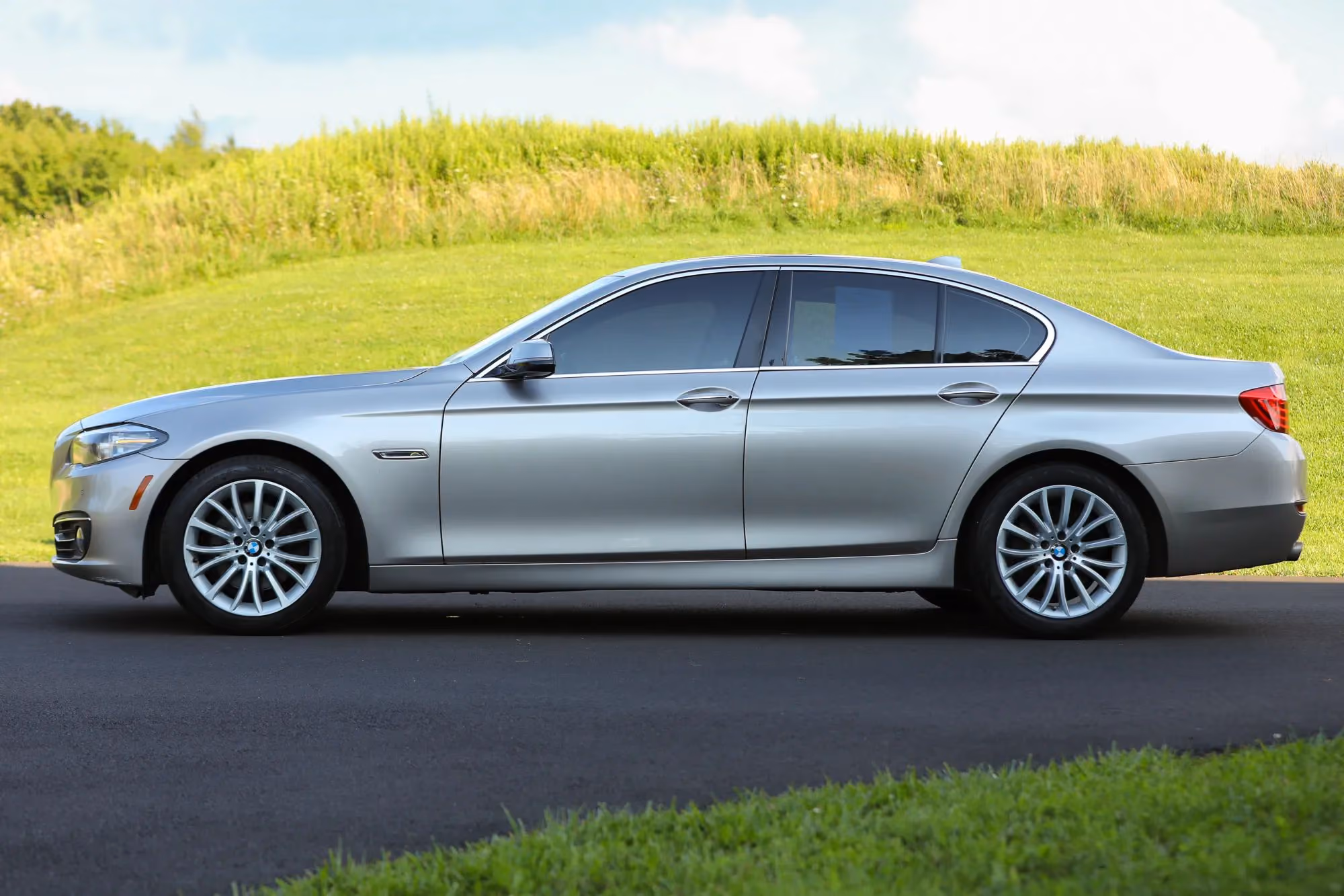 2016 BMW 5 Series 528i xDrive Sedan 4D — photo 1 of 18