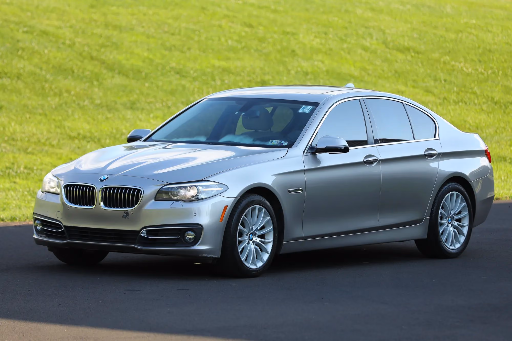 2016 BMW 5 Series 528i xDrive Sedan 4D — photo 3 of 18