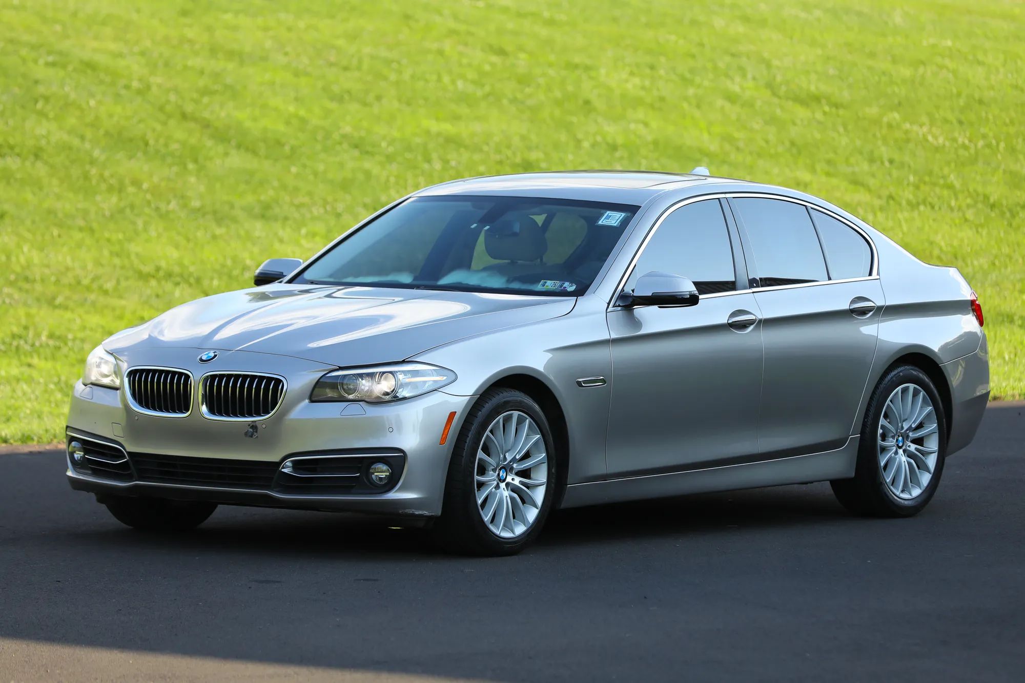 2016 BMW 5 Series — photo 3 of 18