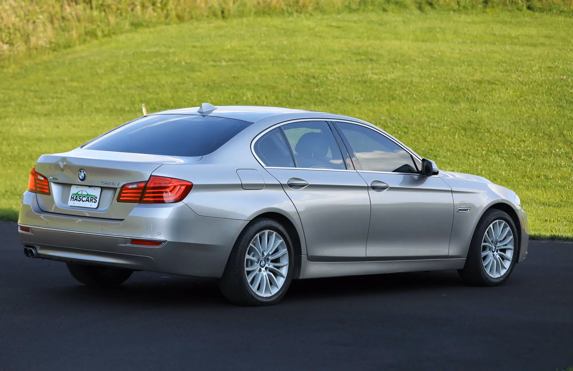 2016 BMW 5 Series 528i xDrive Sedan 4D — photo 12 of 18