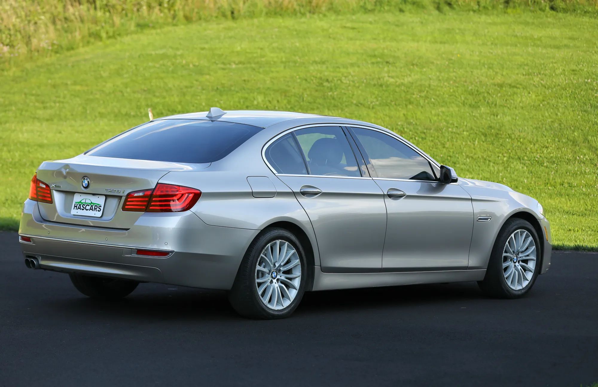 2016 BMW 5 Series — photo 12 of 18