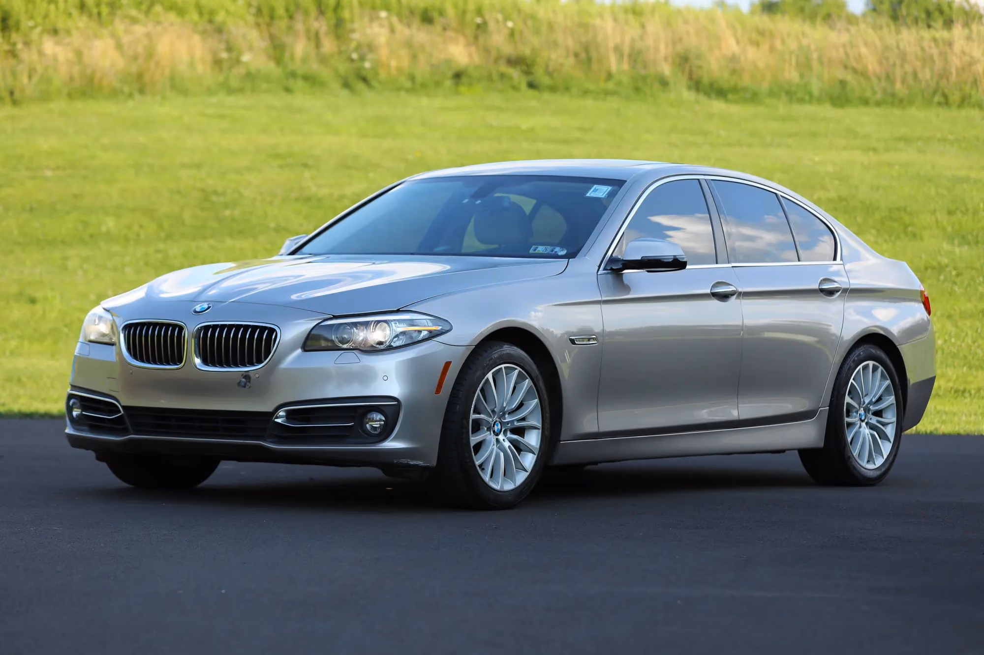 2016 BMW 5 Series 528i xDrive Sedan 4D — photo 9 of 18